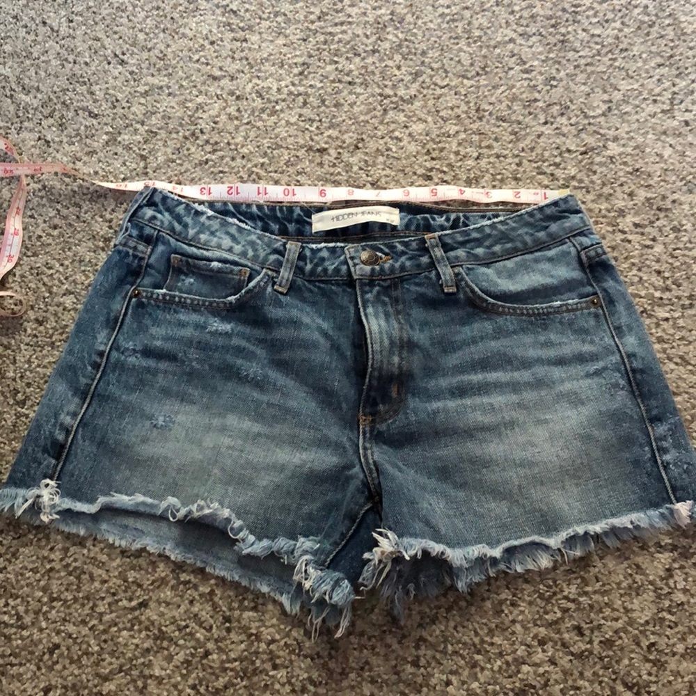 Hidden distressed denim shorts